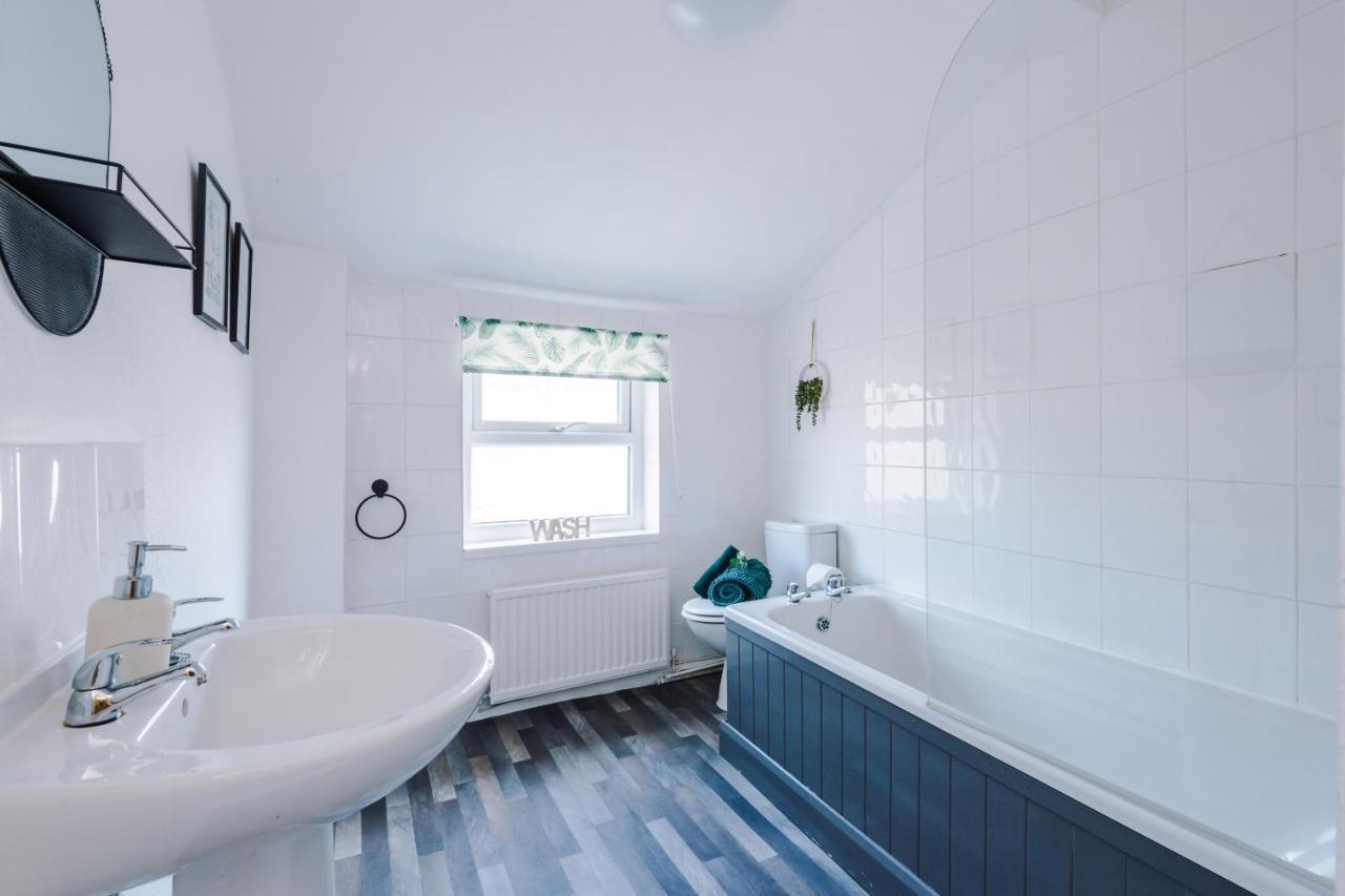 Spacious 2-Bed City-Centre Cottage In Chester By 53 Degrees Property - Ideal For Groups & Couples - Sleeps 6 Екстериор снимка